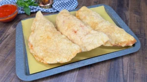 Pizza fritta fatta in casa: ricetta e procedimento