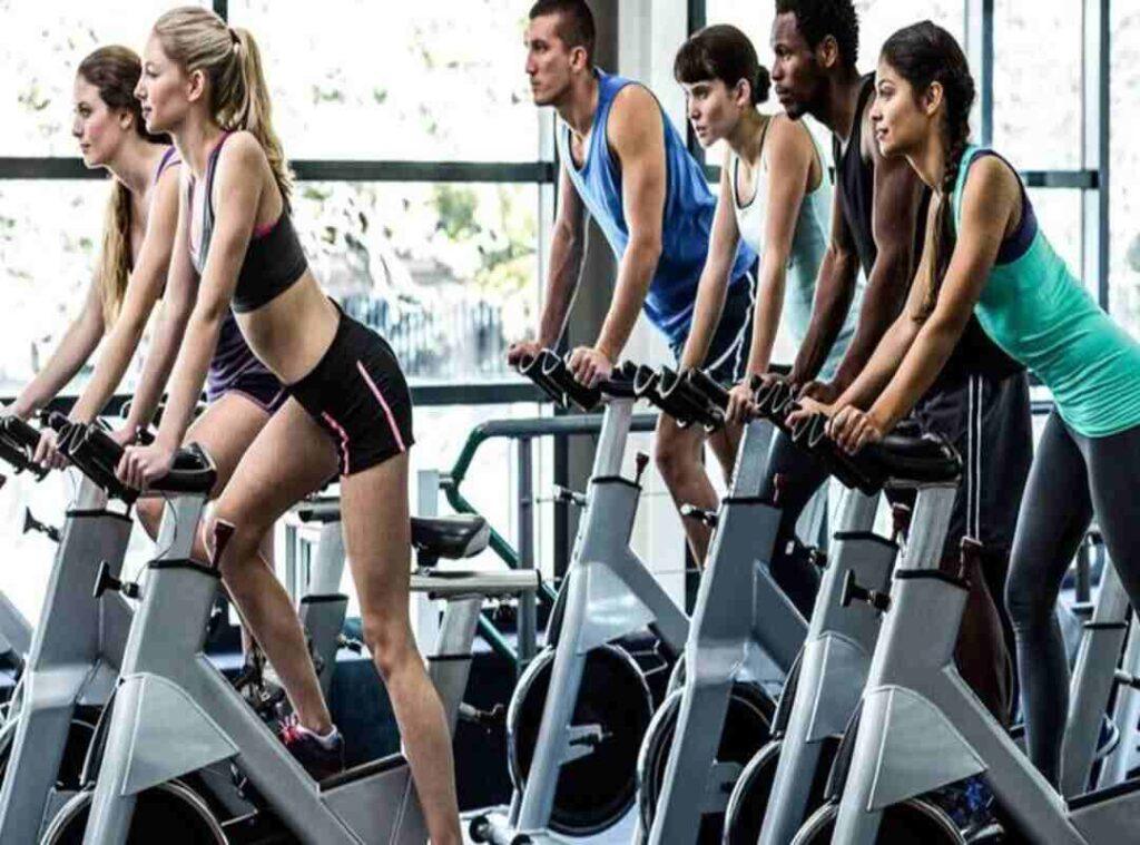 Benefici spinning: glutei, pancia, cellulite