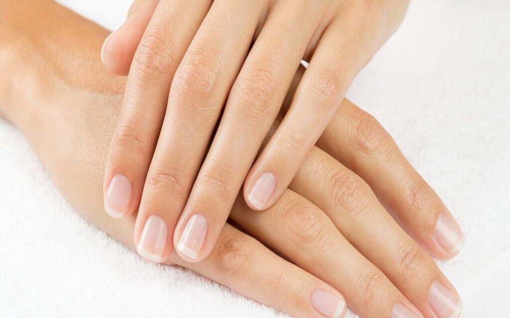 dentifricio-sulle-unghie