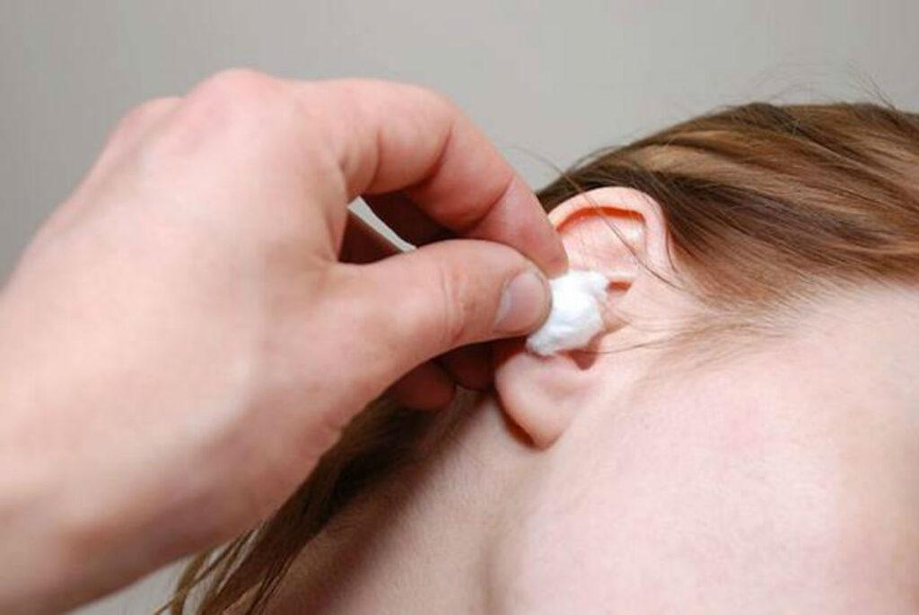 Orecchio tappato: cerume, rimedi naturali, dopo colpo, ansia