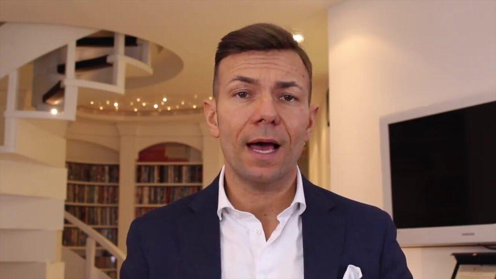 Leonardo Leone chi è? Recensioni, Moglie e figli, Carriera, Youtube