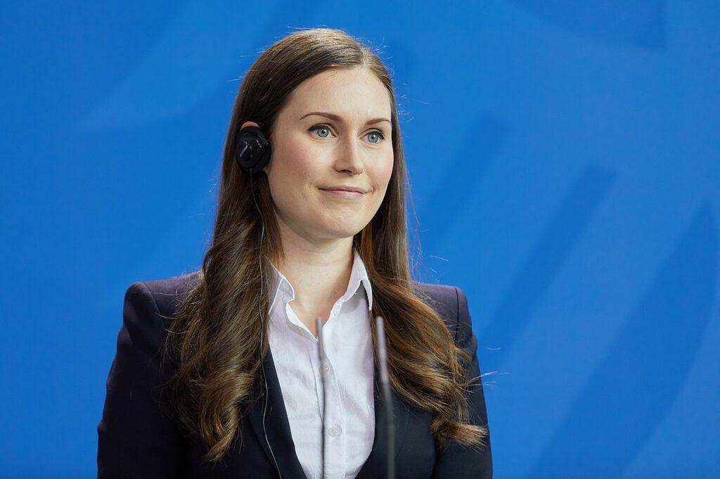 Chi è Sanna Marin, la premier della Finlandia che ha sfidato Putin