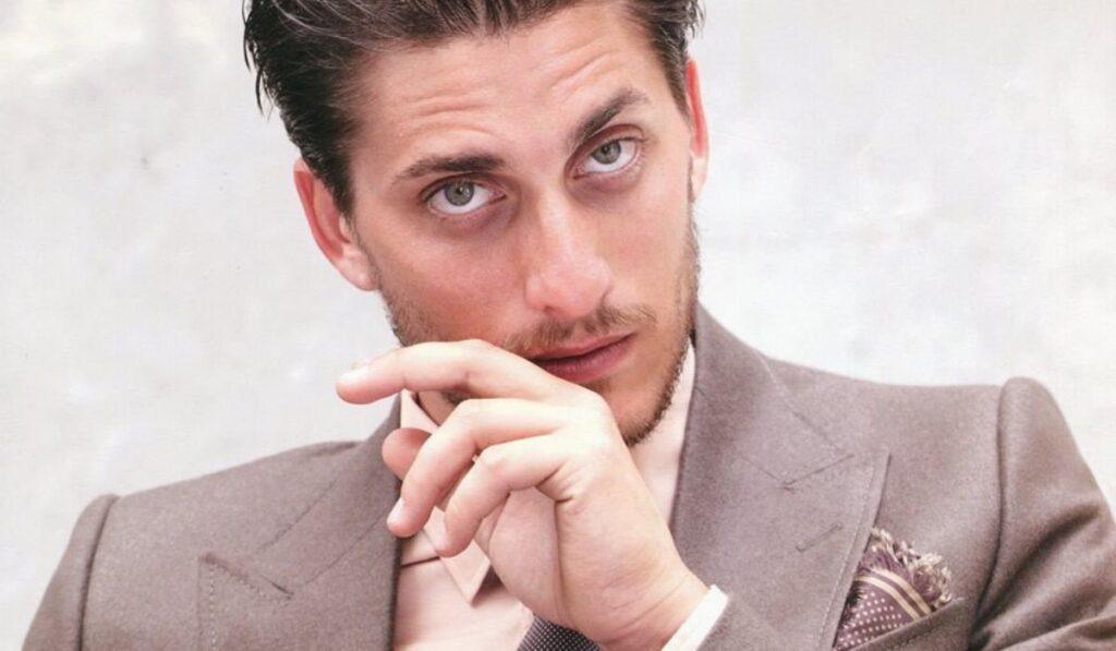 Luca Marinelli primo piano