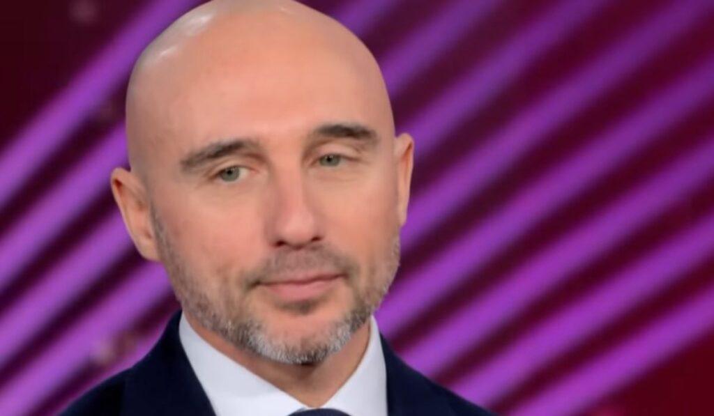 Primo piano di Andrea Rizzoli a Verissimo