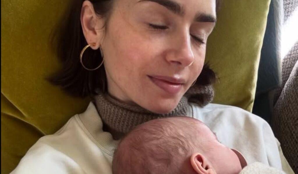 Primo piano di Lily Collins con sua figlia in braccio