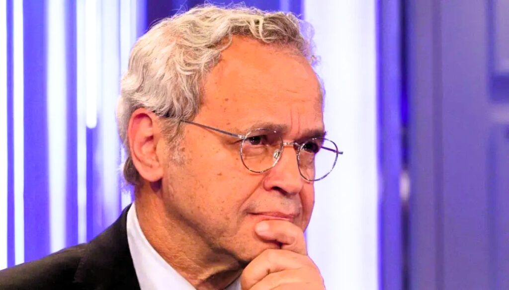 Enrico Mentana, giallo sul post. La risposta del Direttore: "Non lascio La7"