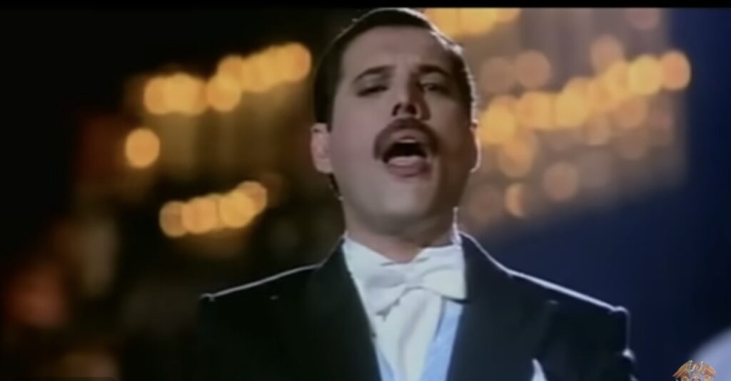 Chi è “B”, la presunta figlia segreta di Freddie Mercury? Biografia esclusiva e diari inediti nel nuovo libro