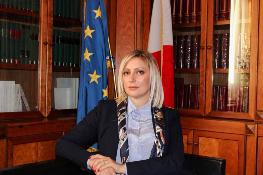 Chi è Maria Rosaria Campitiello, moglie di Edmondo Cirielli? Età, carriera al Ministero, figli e dettagli sul matrimonio vip