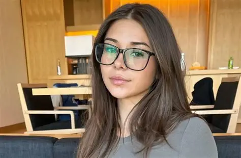 Chi è Sophie Rain? Età, carriera, guadagni, origini, vita privata e curiosità sulla star di OnlyFans