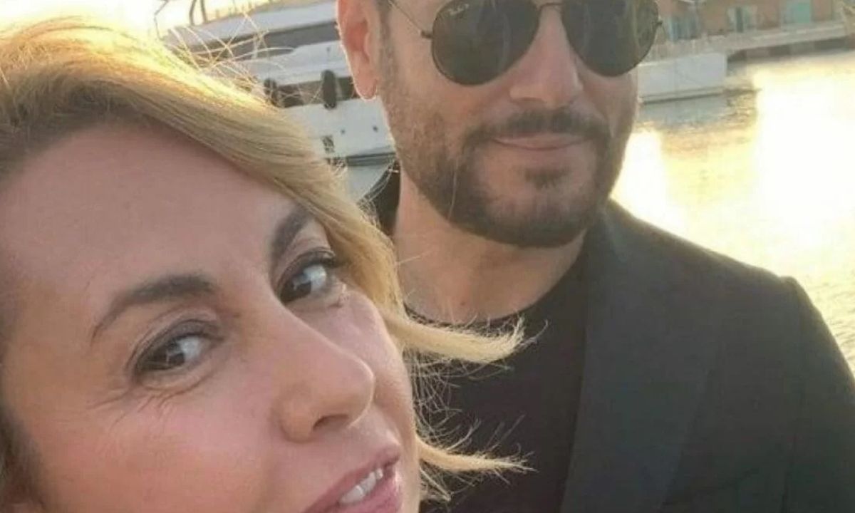 Enrico Papi: chi è la moglie?