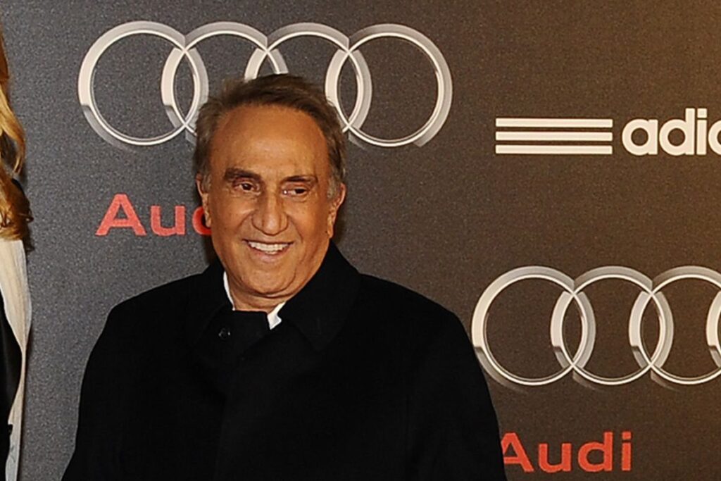 È morto Emilio Fede, il giornalista che ha diviso l’Italia per oltre cinquant’anni