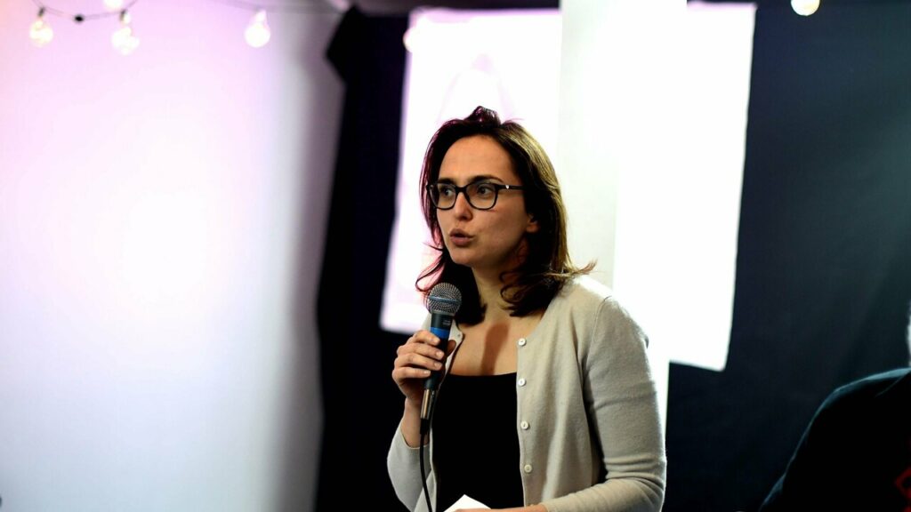 Lia Quartapelle contesta le mozioni sulla difesa: perché il suo no scuote il PD e l’Europa