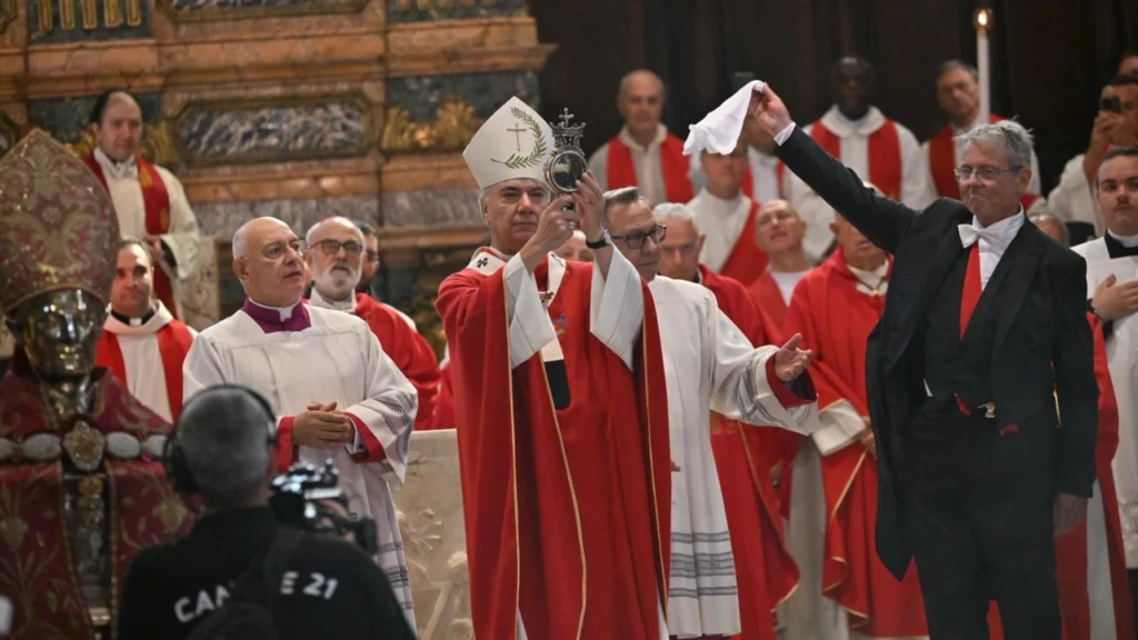 Chi era San Gennaro e cosa significa il miracolo del sangue che si scioglie a Napoli