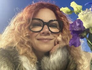 Chi è Nikka Costa? La regina del soul-funk torna con Dirty Disco dopo sei anni di silenzio