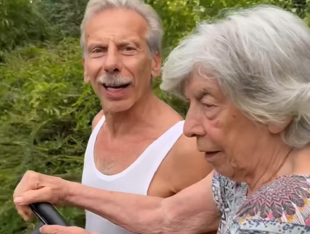 Chi è Annita Casolo, moglie di Giovanni Storti: età, figli, vita privata e l’incredibile viaggio in bicicletta