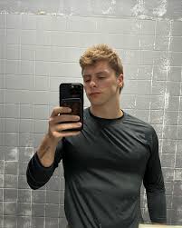 Chi è Adam Vessperman, primo fidanzato di Giuseppe Giofrè? Biografia, carriera, età, Instagram, rapporto oggi