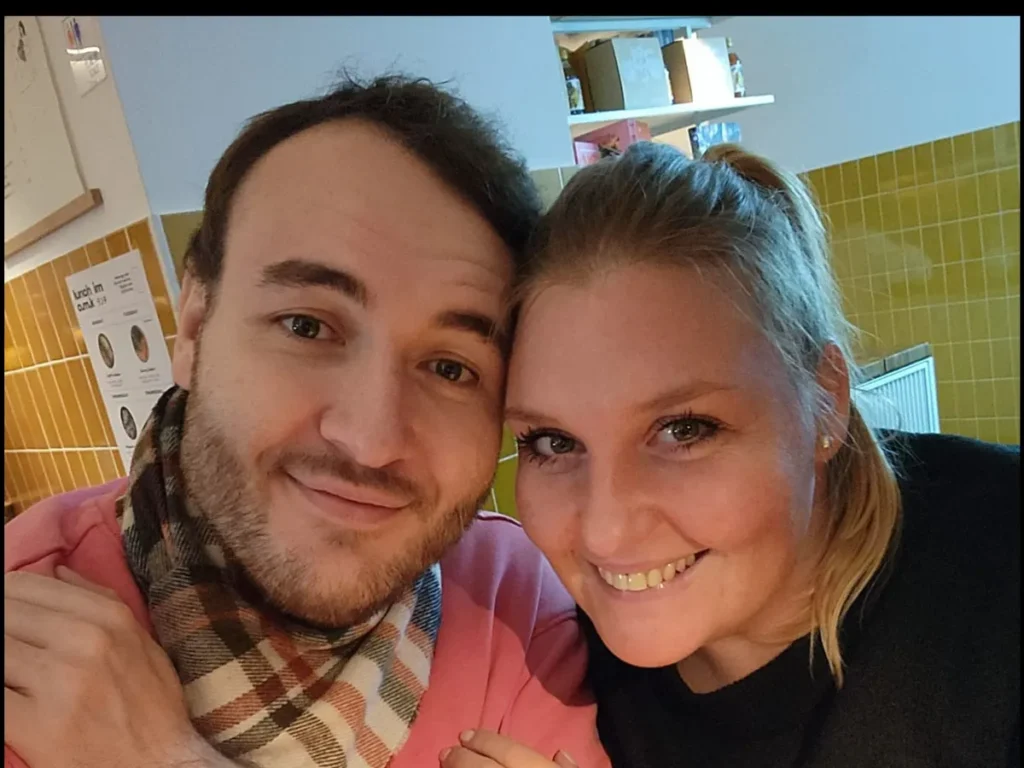 Chi è Jessica Hartwick, la compagna di Quirin Kuhnert morto nella frana di Brazzano: storia, tragedia e solidarietà