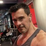 Chi è Manuel Franjo: icona anni ’80 tra danza, musica e nostalgia pop