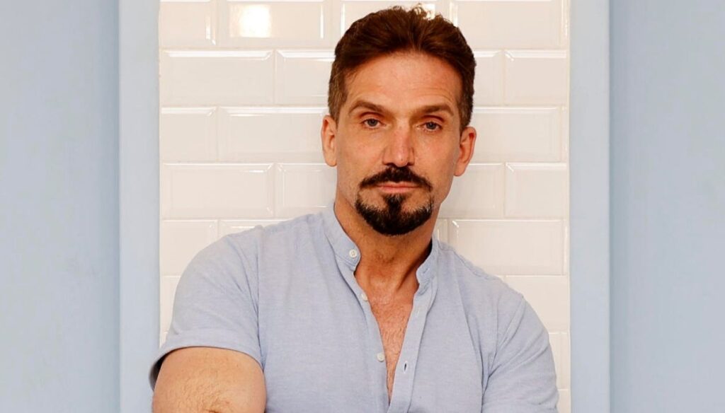 Chi è Hermes Ferrari: tra proteste, processi, video virali e l’ultimo caso dei “punti fantasma” sulla patente