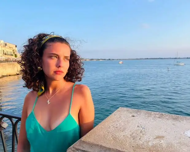 Chi è Chiara Russo? Tra Miss Italia che non c’è, il mistero sul fidanzato, l’incidente smentito e la nuova Mina Settembre