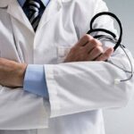 Contratto medici ospedalieri 2026: cosa cambia davvero tra aumenti, indennità e tensioni con l’Aran